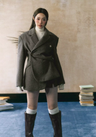 Korean version oblique front suit + small slit half skirt