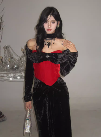 Niche Santa red and black spliced velvet off-the-shoulder long Spice Girl dress