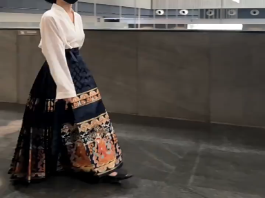 Original Fine-made Hanfu, Inspired by the Scenery, with Airplane Sleeves and the Classic Imitation of the Makeup Flower Woven Gold Horse-faced Skirt.
#Chinese Hanfu
#Horse faced skirt
#Original Hanfu
#Latest model
#Early Spring Style
#Spring and Summer
#Ancient Style Hanfu