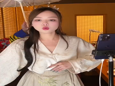New Chinese-style Hanfu for women with spring and autumn adaptation, featuring improved long-sleeved top paired with a short horse-faced skirt, tailored for petite figures. This two-piece ensemble combines traditional elegance with contemporary style.#Chinese Hanfu
#Horse faced skirt
#Original Hanfu
#Latest model
#Early Spring Style
#Spring and Summer
#Ancient Style Hanfu