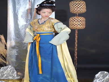 Long smoke, setting sun, Dunhuang-colored printed flat-collar jacket with a draped skirt, an original Tang-style Hanfu.
#Chinese Hanfu
#Horse faced skirt
#Original Hanfu
#Latest model
#Early Spring Style
#Spring and Summer
#Ancient Style Hanfu