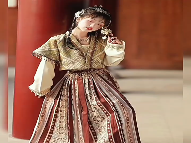 Dunhuang exotic wind, Tang-style jacket with a waistcoat, daily autumn and winter Hanfu for women.#Chinese Hanfu
#Horse faced skirt
#Original Hanfu
#Latest model
#Early Spring Style
#Spring and Summer
#Ancient Style Hanfu