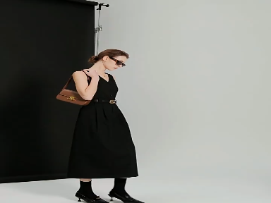 Sleeveless small black dress, high-end women's 2024 spring/summer new style, small stature, waist reduction, slimming appearance