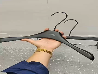 Clothing store coat hanger wholesale women's special black coat hanger anti-slip beech solid wood coat hanger household black pants rack clothes hanging