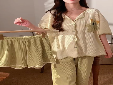 With chest pad big eyes strange short-sleeved pajamas ladies summer knitted cotton cute home wear two or three sets spring and autumn