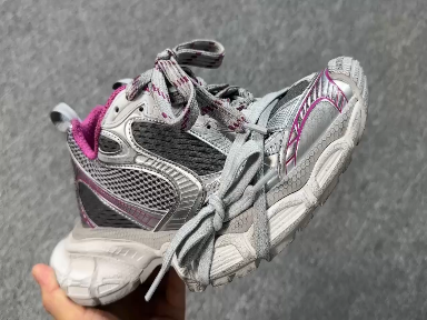 XA 版本 Balenciaga